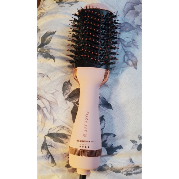 Blush blowout brush from foxybae - Picture 2 of 5